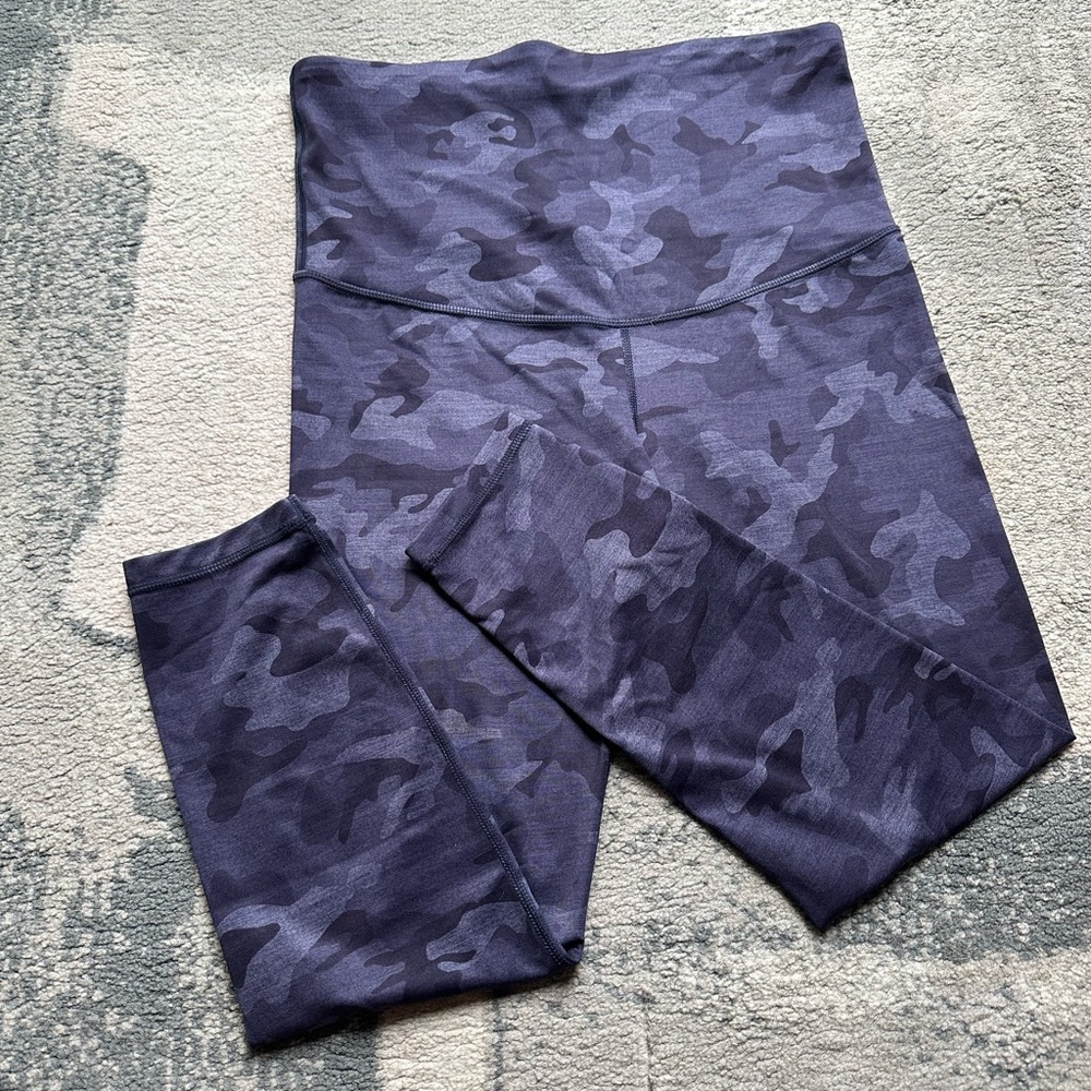 GapFit Maternity cropped leggings, size S, blue camo